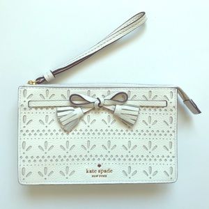 Kate spade Hayes white Wristlet NEW